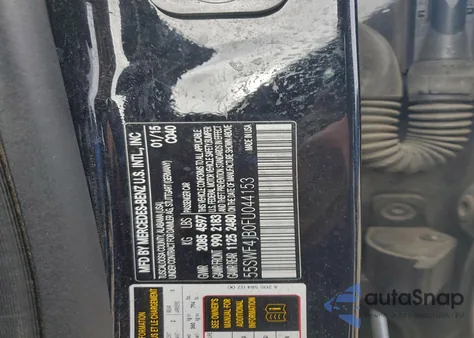 2015 Mercedes-Benz C 300 z USA, uszkodzony, nr VIN 55SWF4JB0FU044153